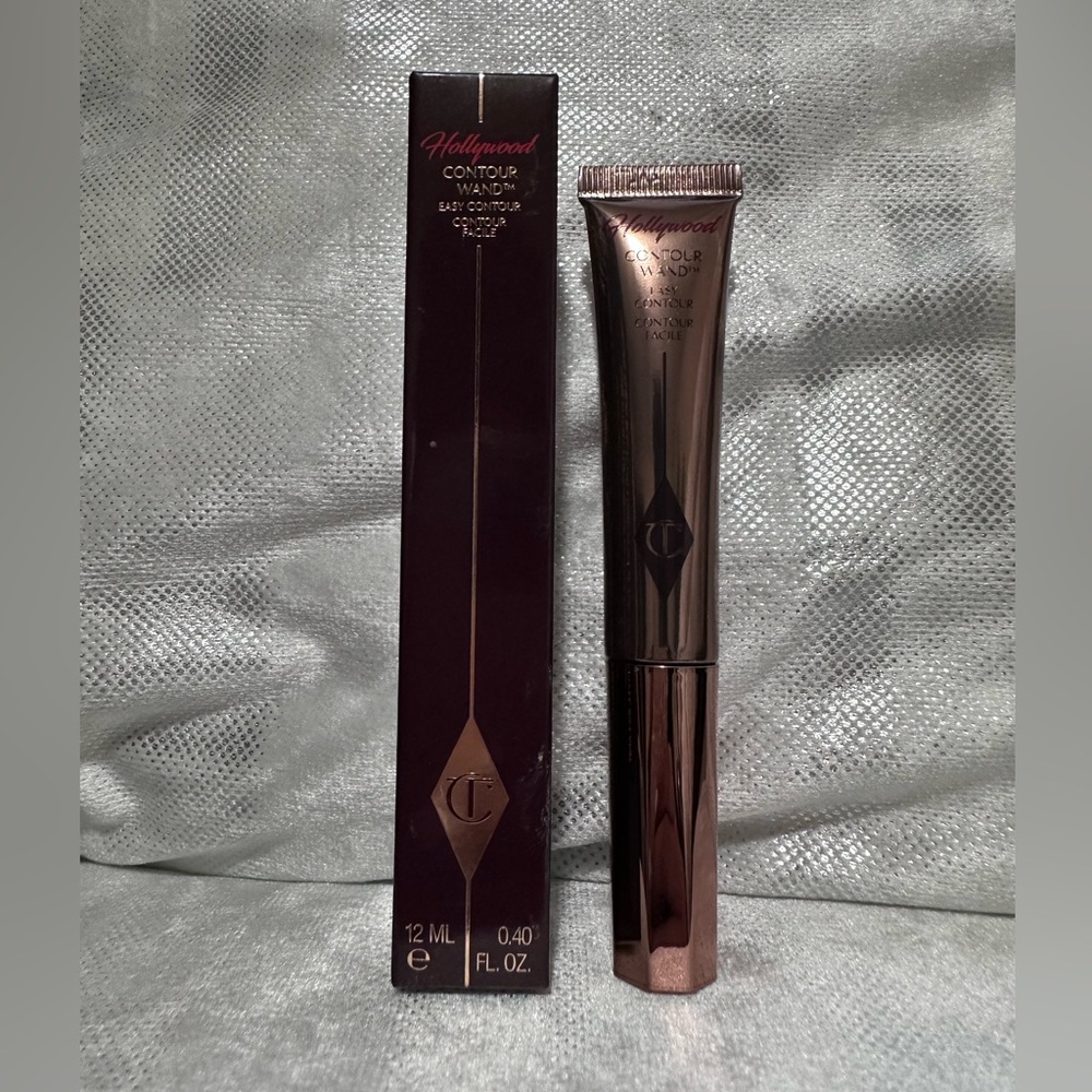 Charlotte Tilbury Hollywood Contour Wand in Deep Bronze